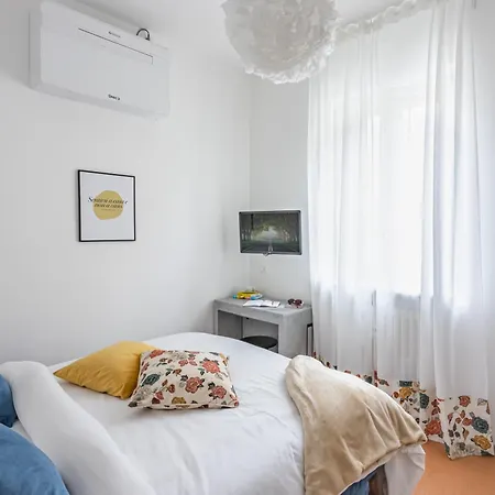 Casa Fiordaliso - - By Host4u Daire Pavia